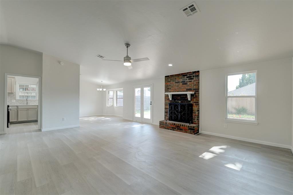 11601 Matthews Avenue Property Photo 9