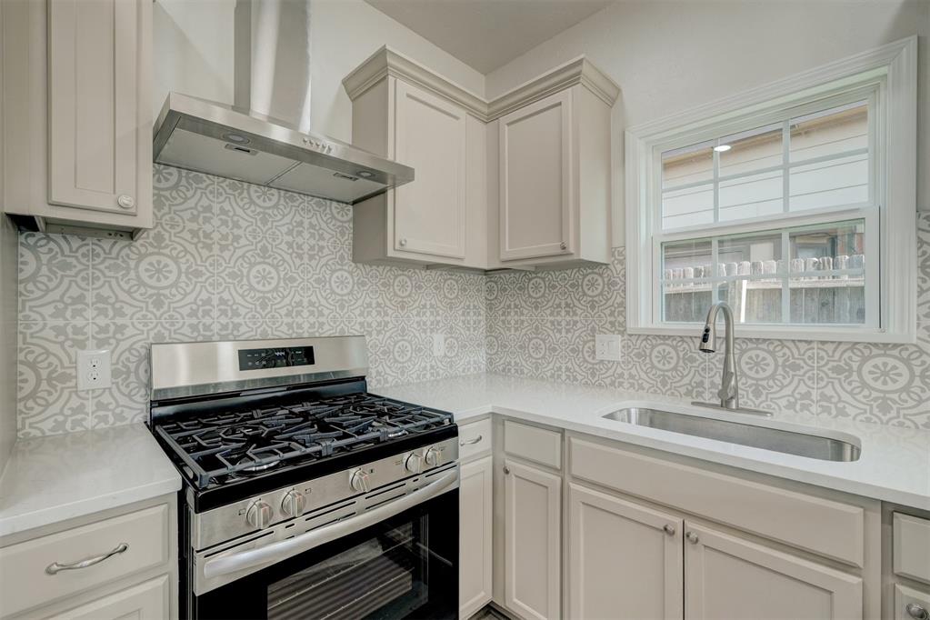 11601 Matthews Avenue Property Photo 12