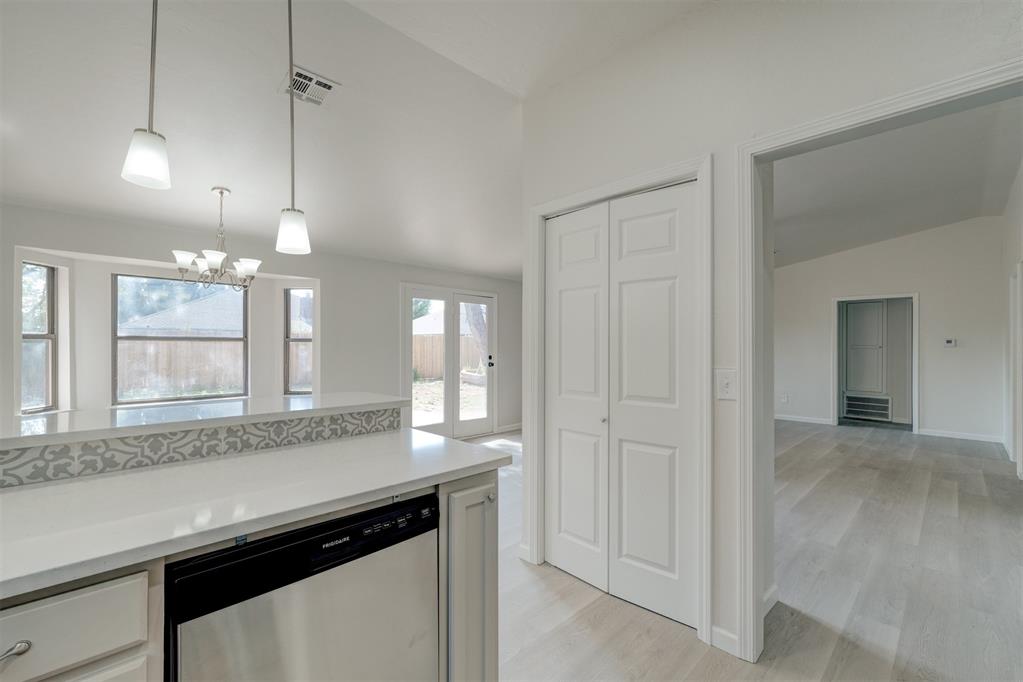 11601 Matthews Avenue Property Photo 14