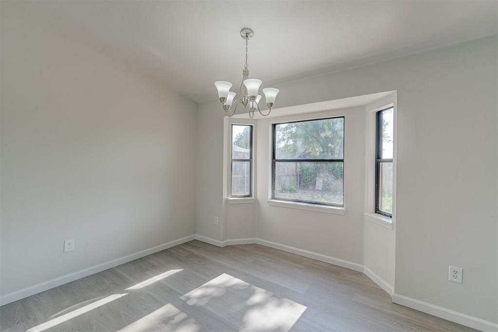 11601 Matthews Avenue Property Photo 18