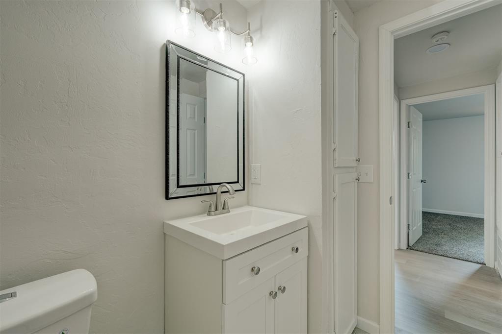 11601 Matthews Avenue Property Photo 32