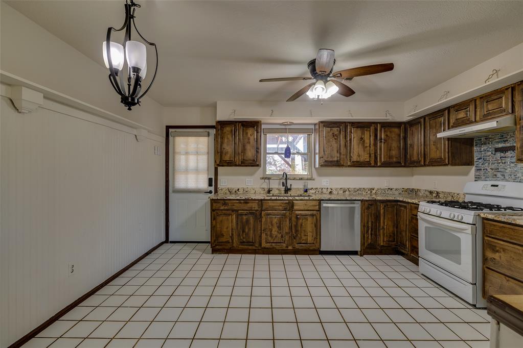 2321 County Road 1268 Property Photo 8