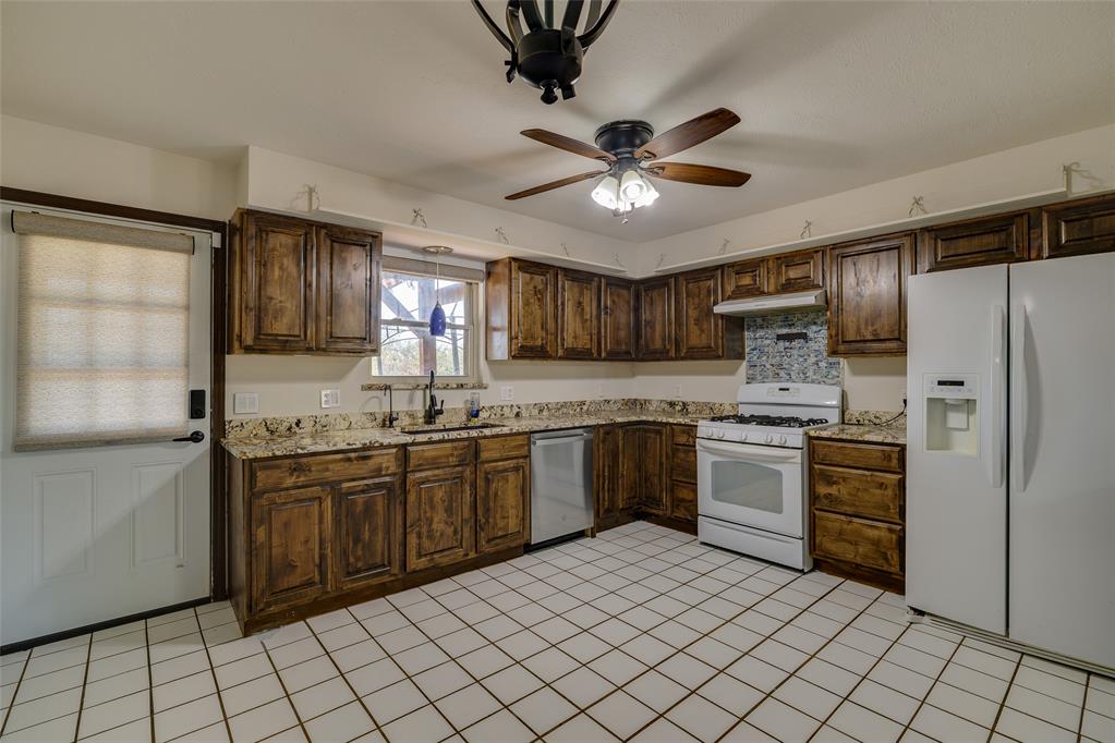 2321 County Road 1268 Property Photo 9