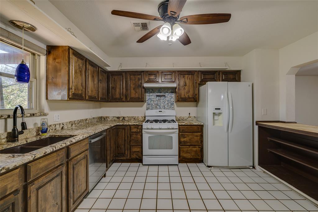 2321 County Road 1268 Property Photo 11