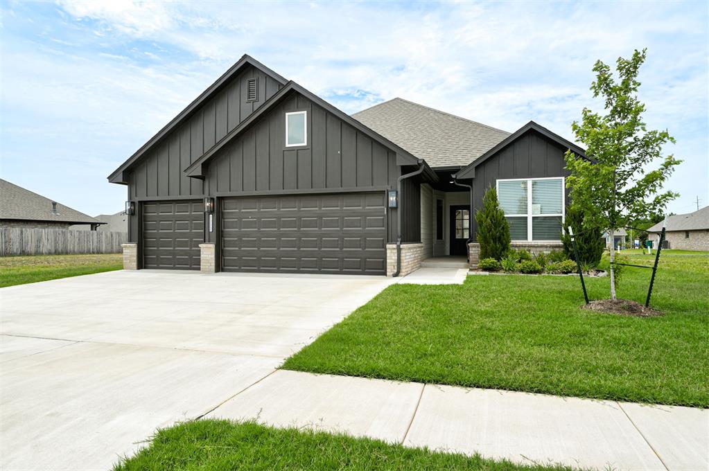 7713 Wilshire Woods Drive Property Photo