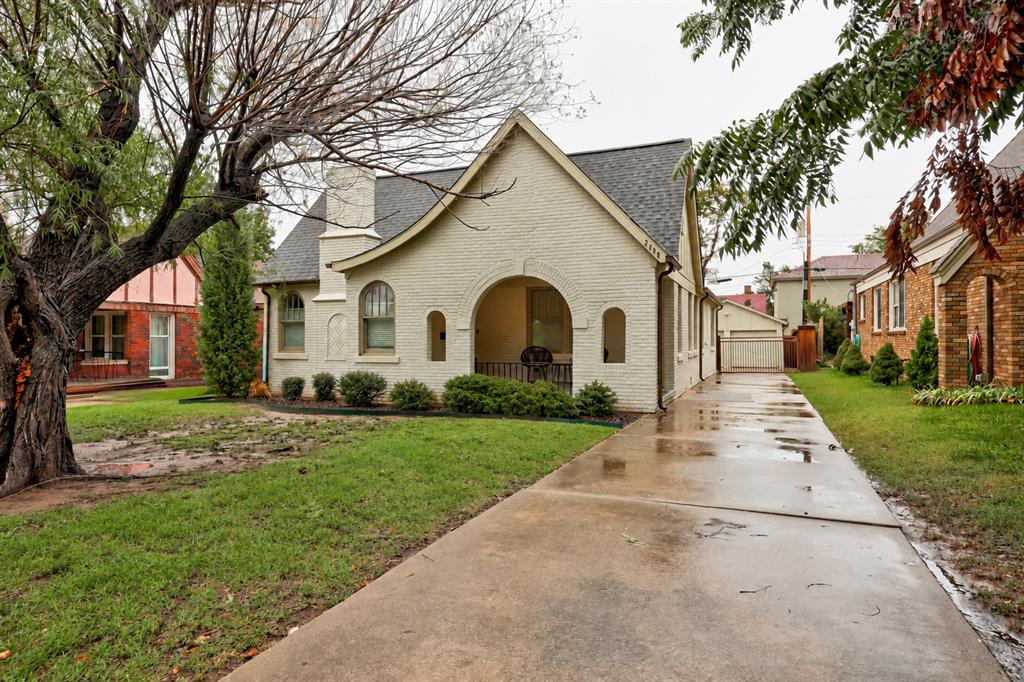 2208 N Indiana Avenue Property Photo 1