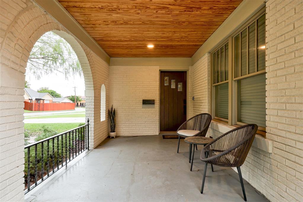 2208 N Indiana Avenue Property Photo 3