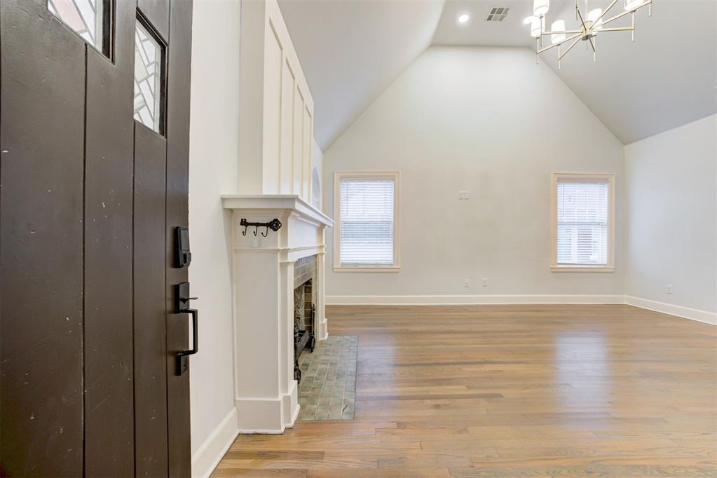 2208 N Indiana Avenue Property Photo 4