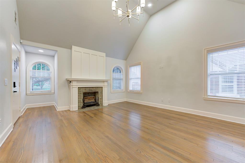 2208 N Indiana Avenue Property Photo 6