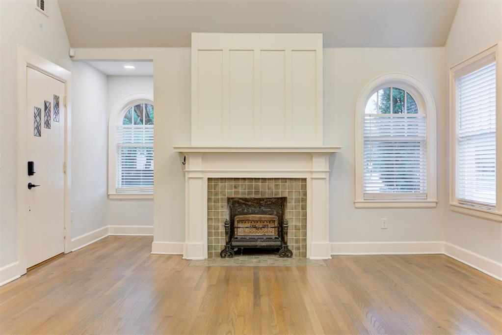 2208 N Indiana Avenue Property Photo 8