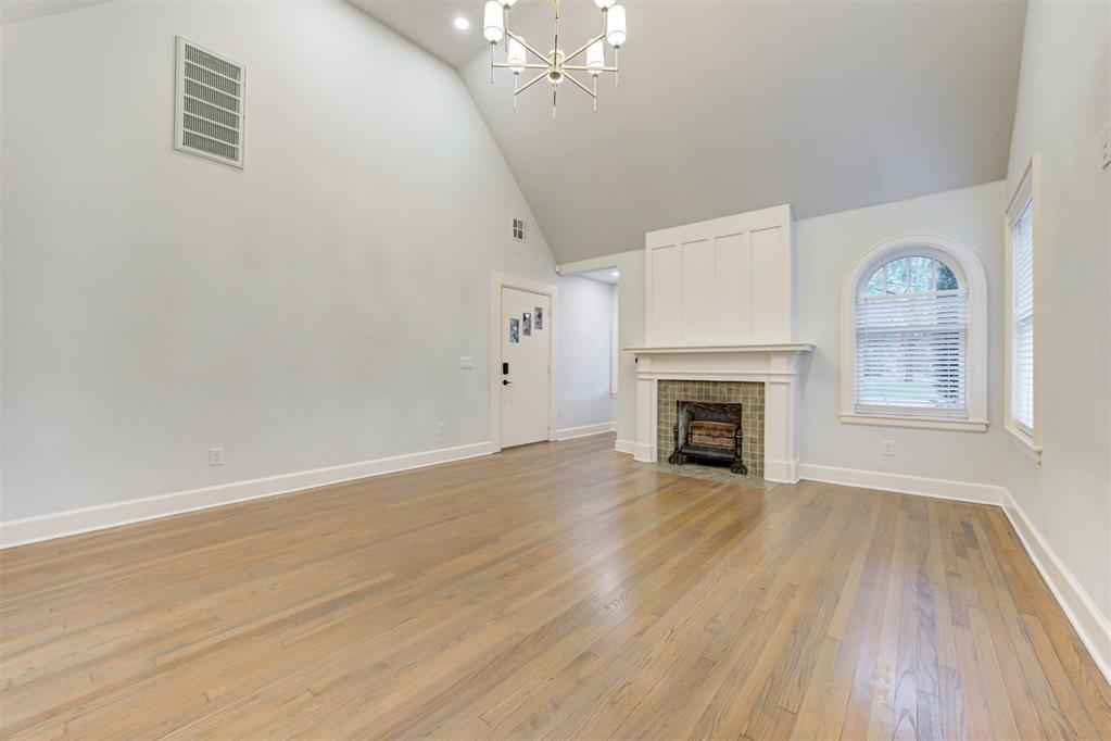 2208 N Indiana Avenue Property Photo 9