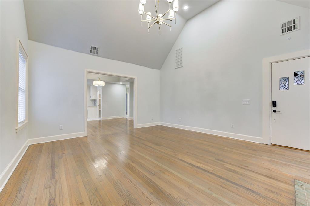 2208 N Indiana Avenue Property Photo 10