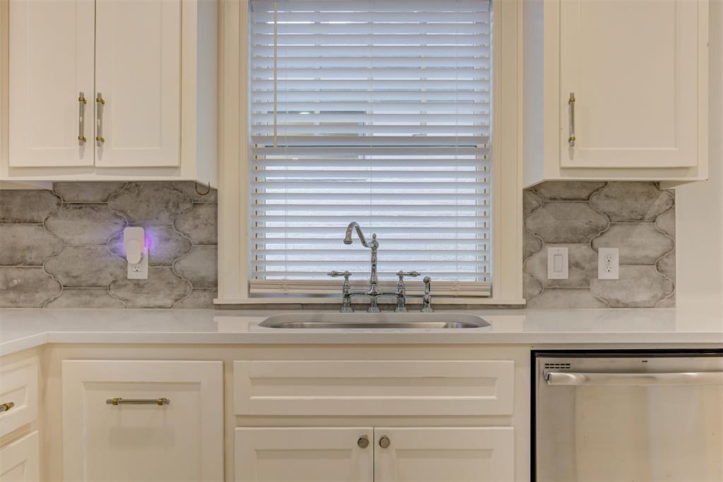 2208 N Indiana Avenue Property Photo 24