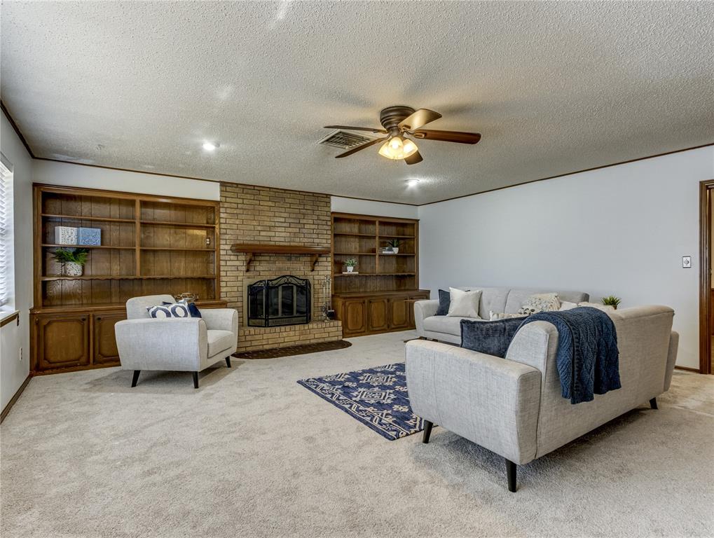 712 W Silver Meadow Drive Property Photo 2