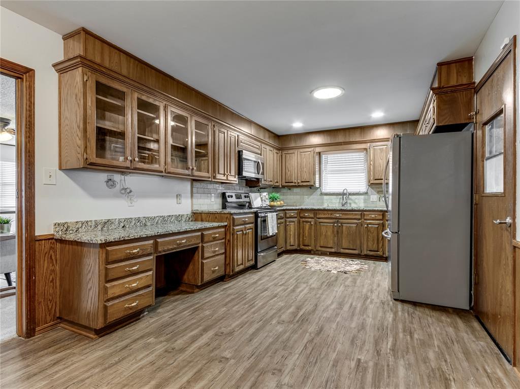 712 W Silver Meadow Drive Property Photo 3