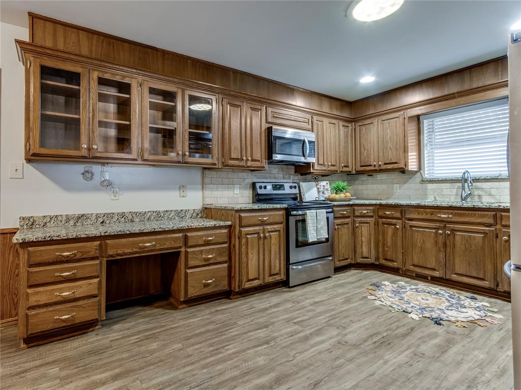 712 W Silver Meadow Drive Property Photo 9