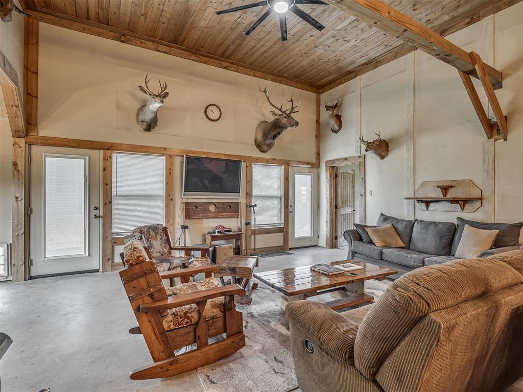 377056 E 1040 Road Property Photo 6