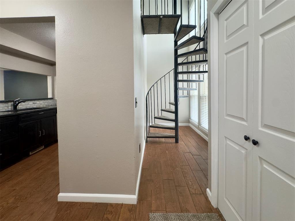 14002 Crossing Way Property Photo 3