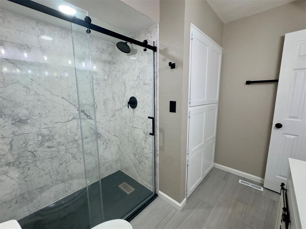 14002 Crossing Way Property Photo 11