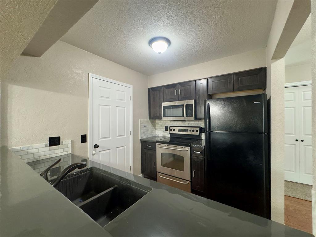 14002 Crossing Way Property Photo 12