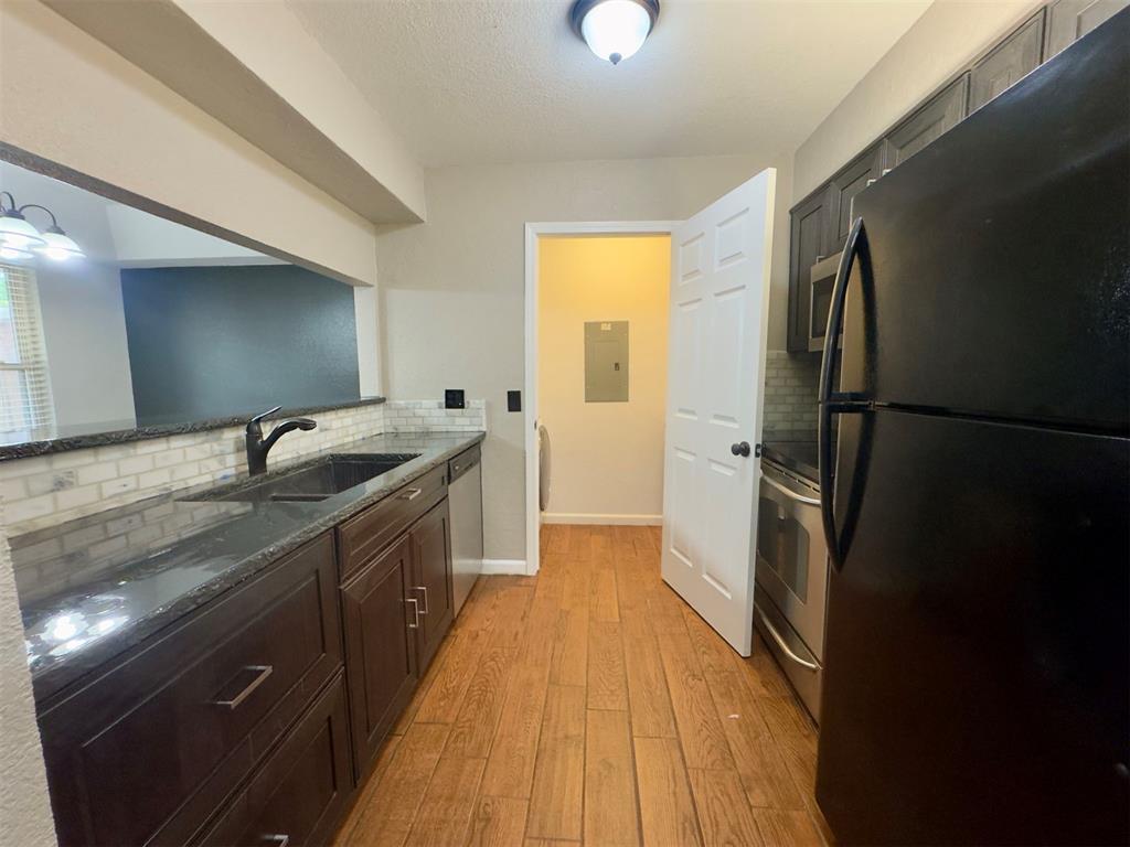 14002 Crossing Way Property Photo 15