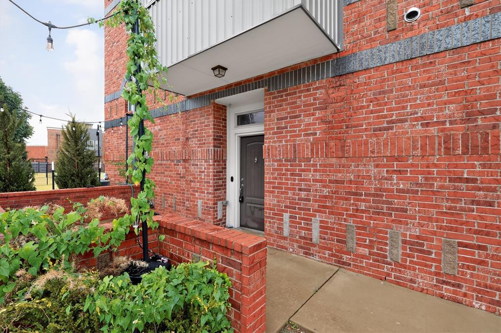 471 S Fretz Avenue Property Photo 3