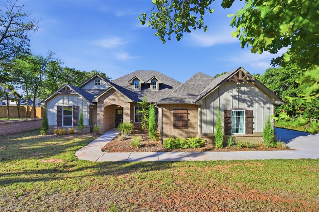 8220 Red Feather Property Photo 2