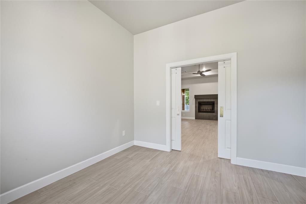 8220 Red Feather Property Photo 4