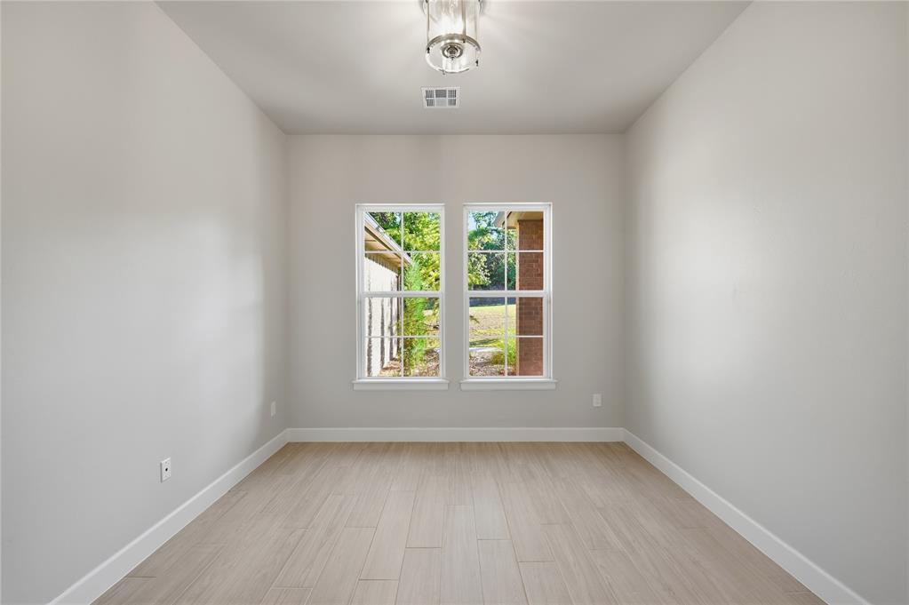 8220 Red Feather Property Photo 5