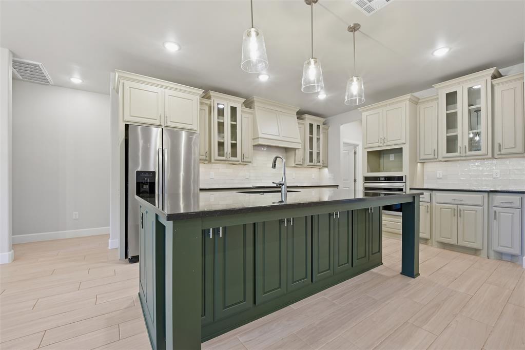 8220 Red Feather Property Photo 6