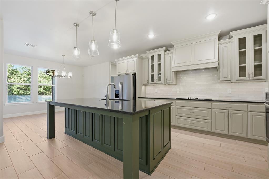 8220 Red Feather Property Photo 8