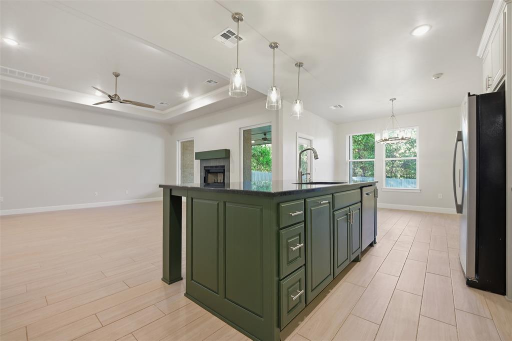 8220 Red Feather Property Photo 9