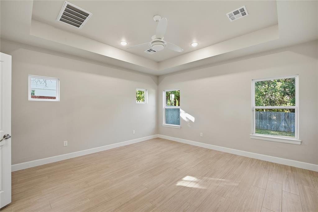 8220 Red Feather Property Photo 15