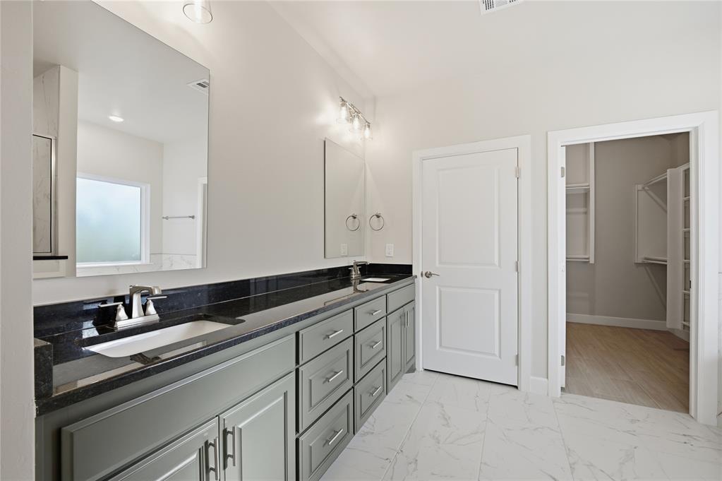 8220 Red Feather Property Photo 17