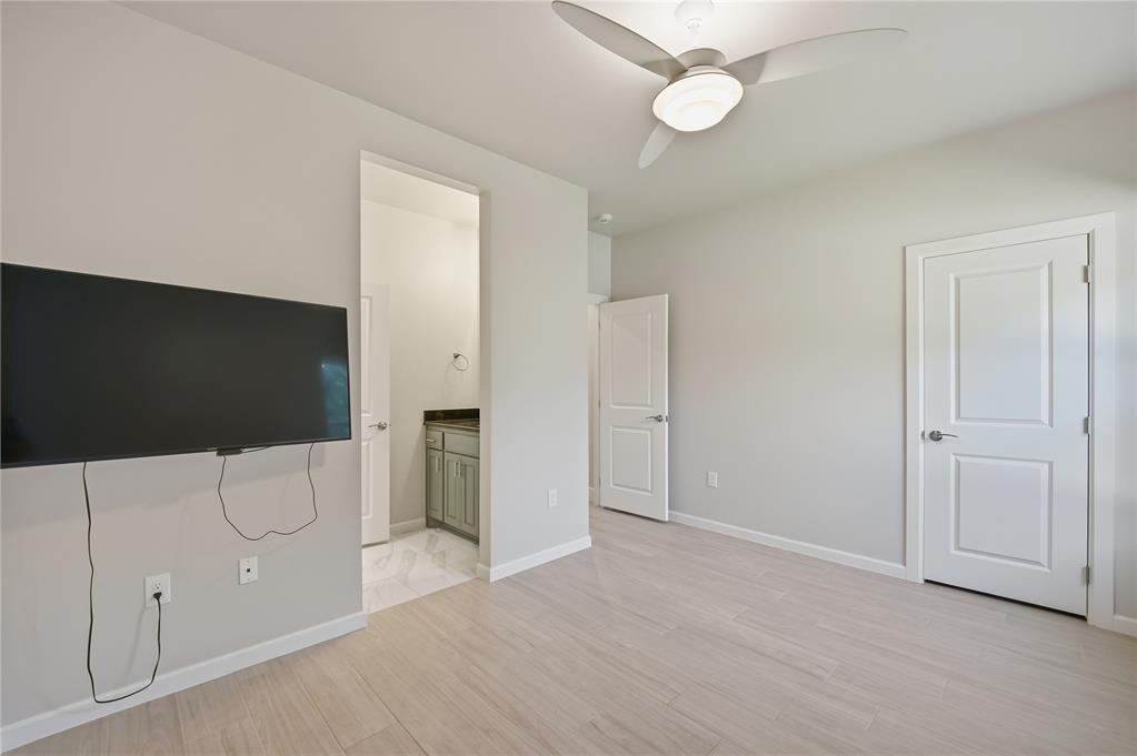 8220 Red Feather Property Photo 22