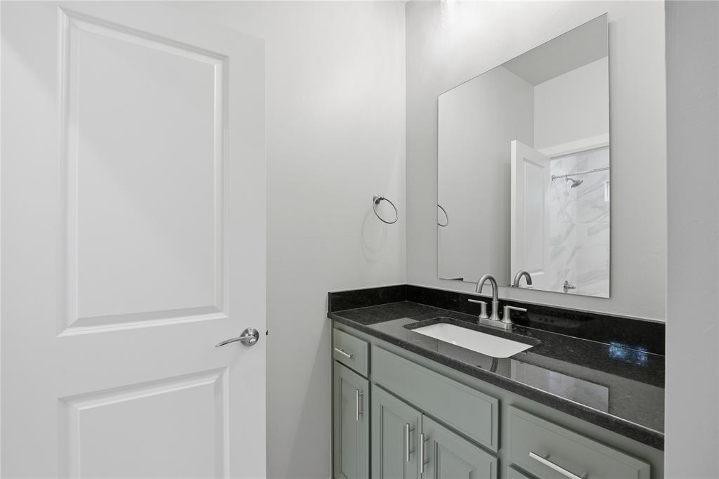 8220 Red Feather Property Photo 27