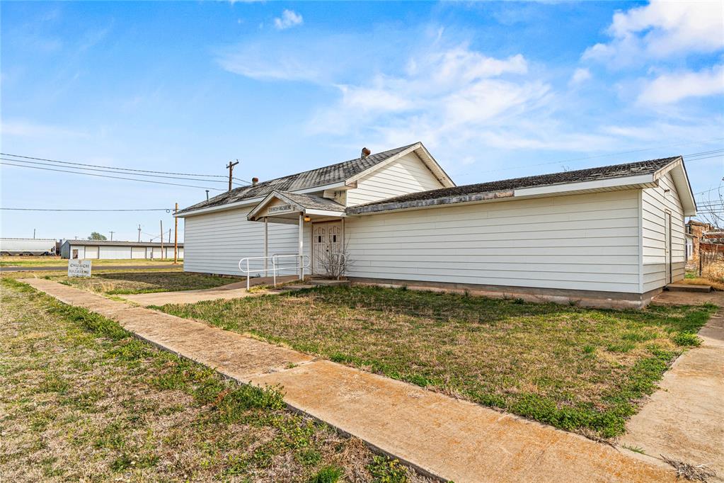 602 D Street Property Photo 3