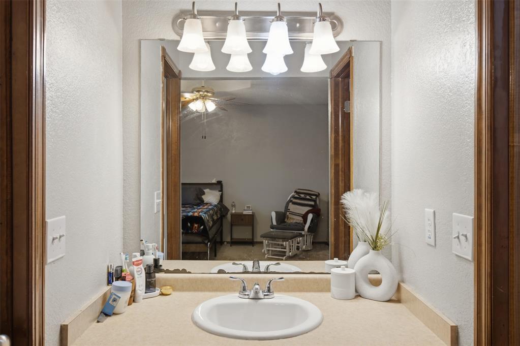 221 W Strasburg Way Property Photo 26