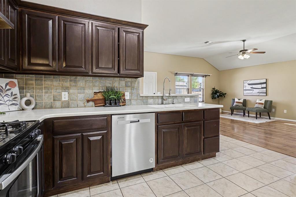 2709 Fawn Lily Road Property Photo 8