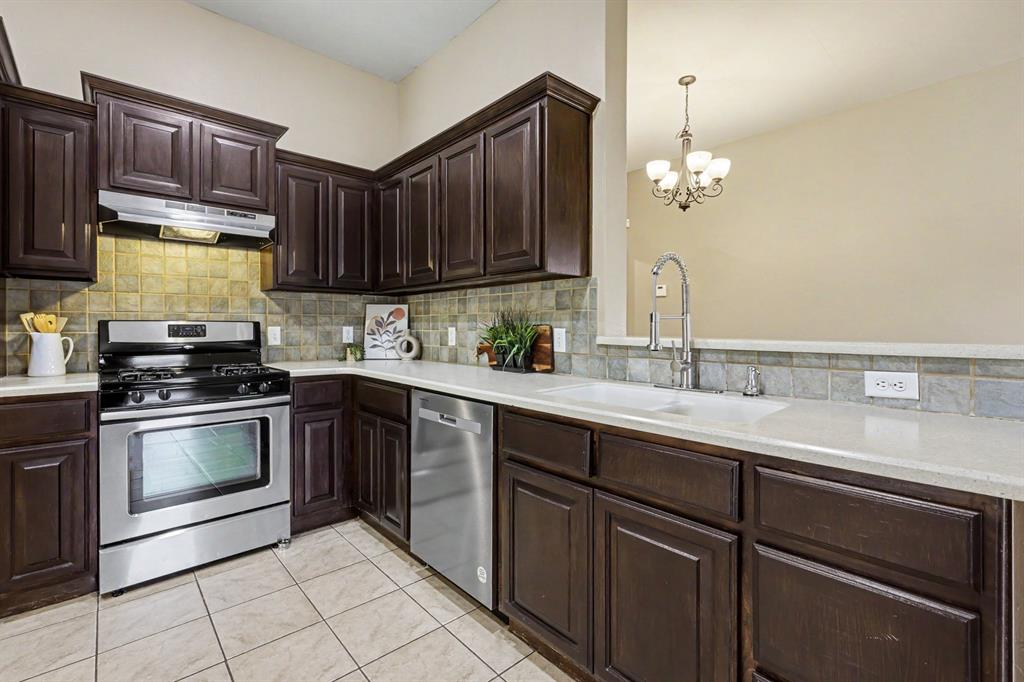 2709 Fawn Lily Road Property Photo 9