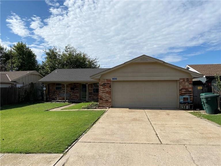 600 Oak Creek Drive Property Photo 1