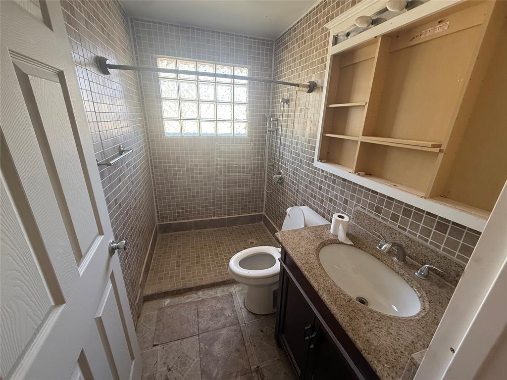 323 W 6th Street Property Photo 16