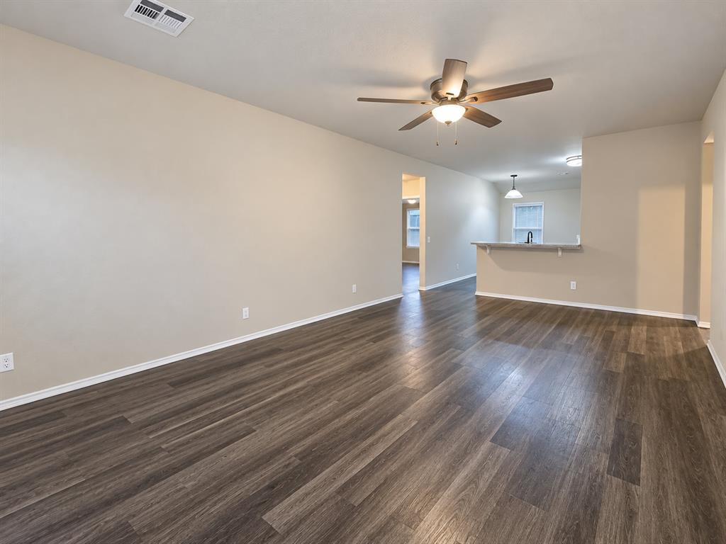 525 W Ava Drive Property Photo 2