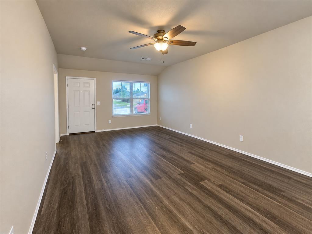 525 W Ava Drive Property Photo 3