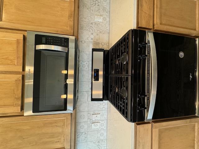 13321 Collins Avenue Property Photo 13
