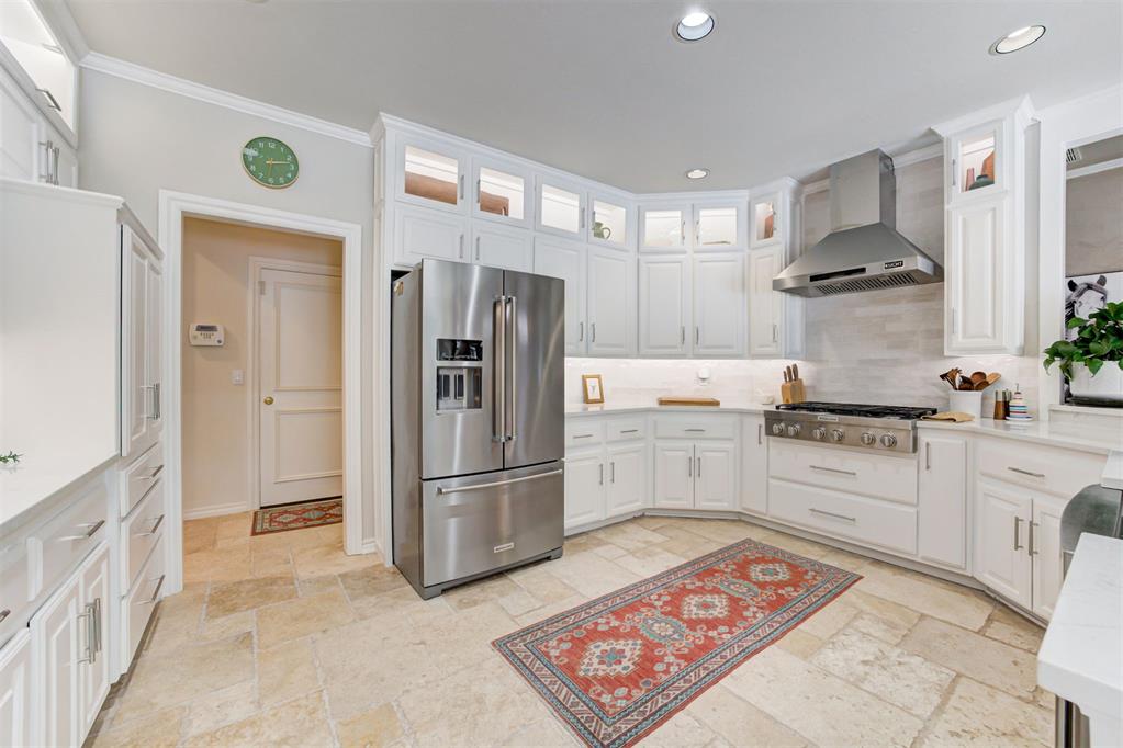 704 Glenridge Drive Property Photo 16
