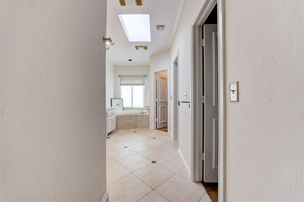 704 Glenridge Drive Property Photo 24