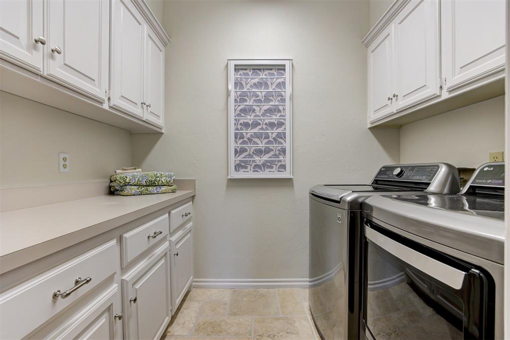704 Glenridge Drive Property Photo 39