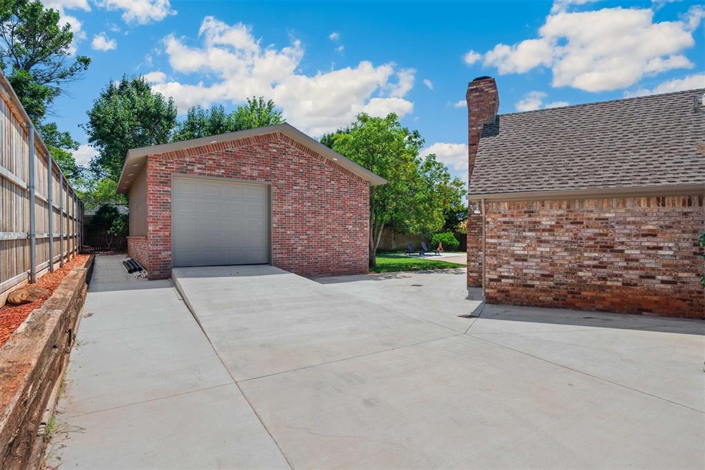 704 Glenridge Drive Property Photo 40