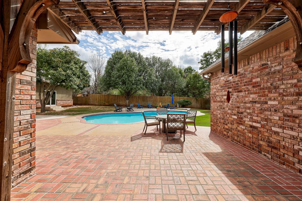 704 Glenridge Drive Property Photo 44